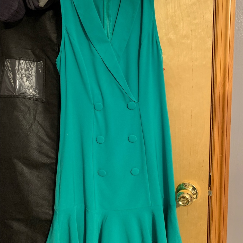 Green mini ruffled dress - Picture 4 of 7